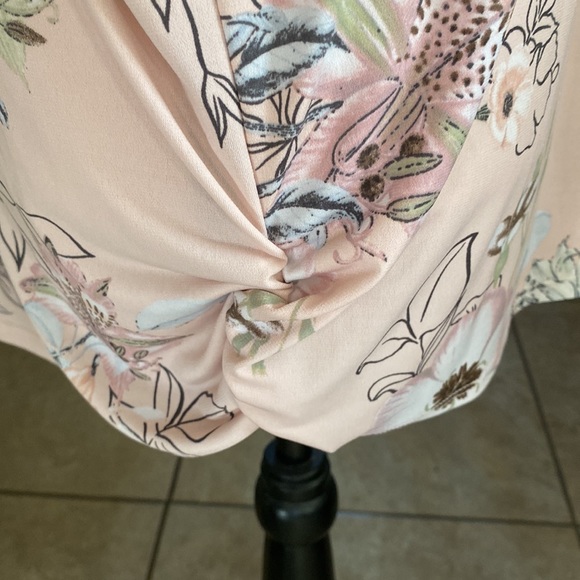 Avenue Floral Blouse - Picture 4 of 9